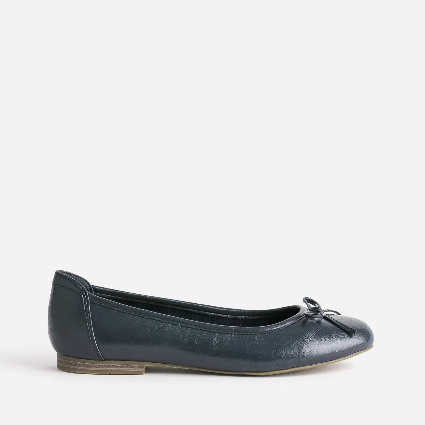 Ballerine marine avec nœud