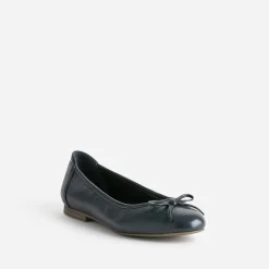 Ballerine marine avec nœud