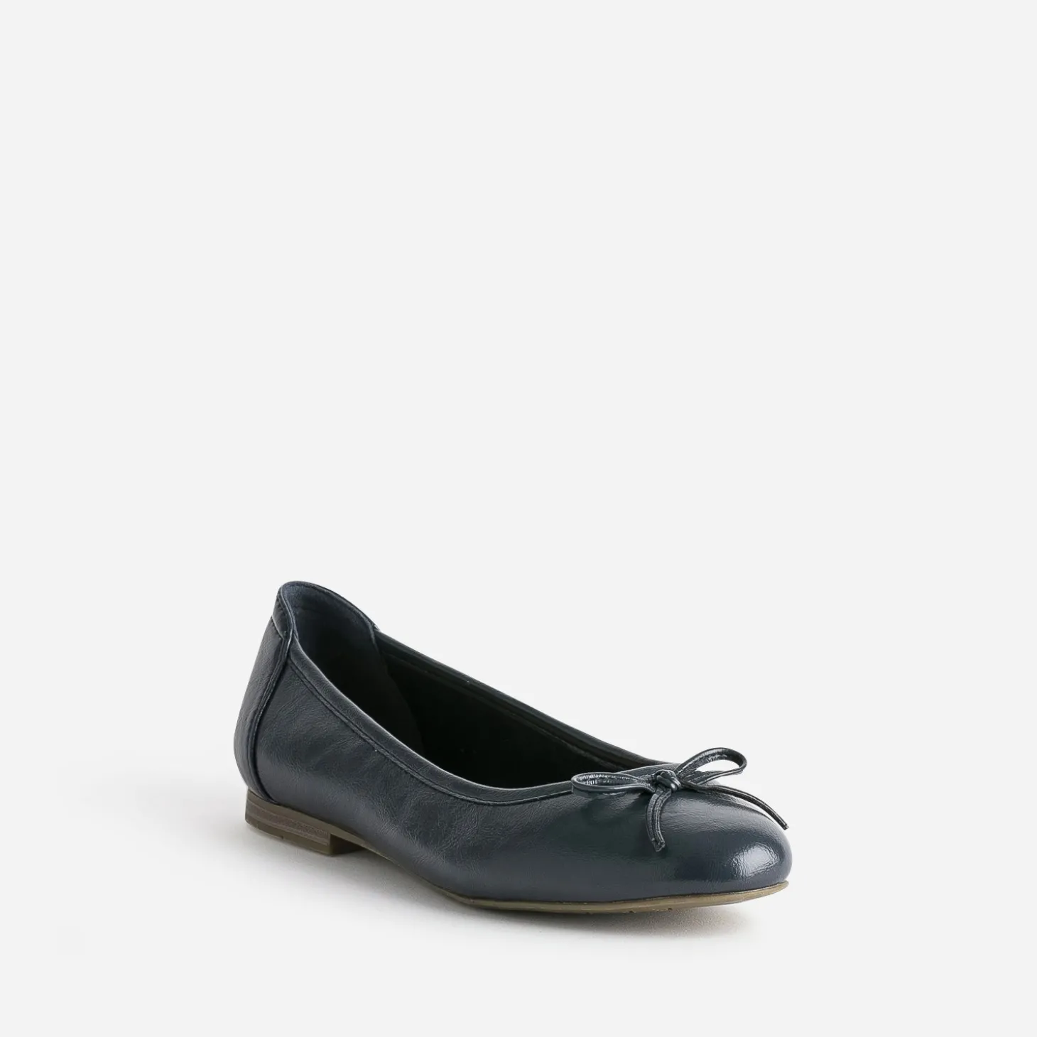 Ballerine marine avec nœud