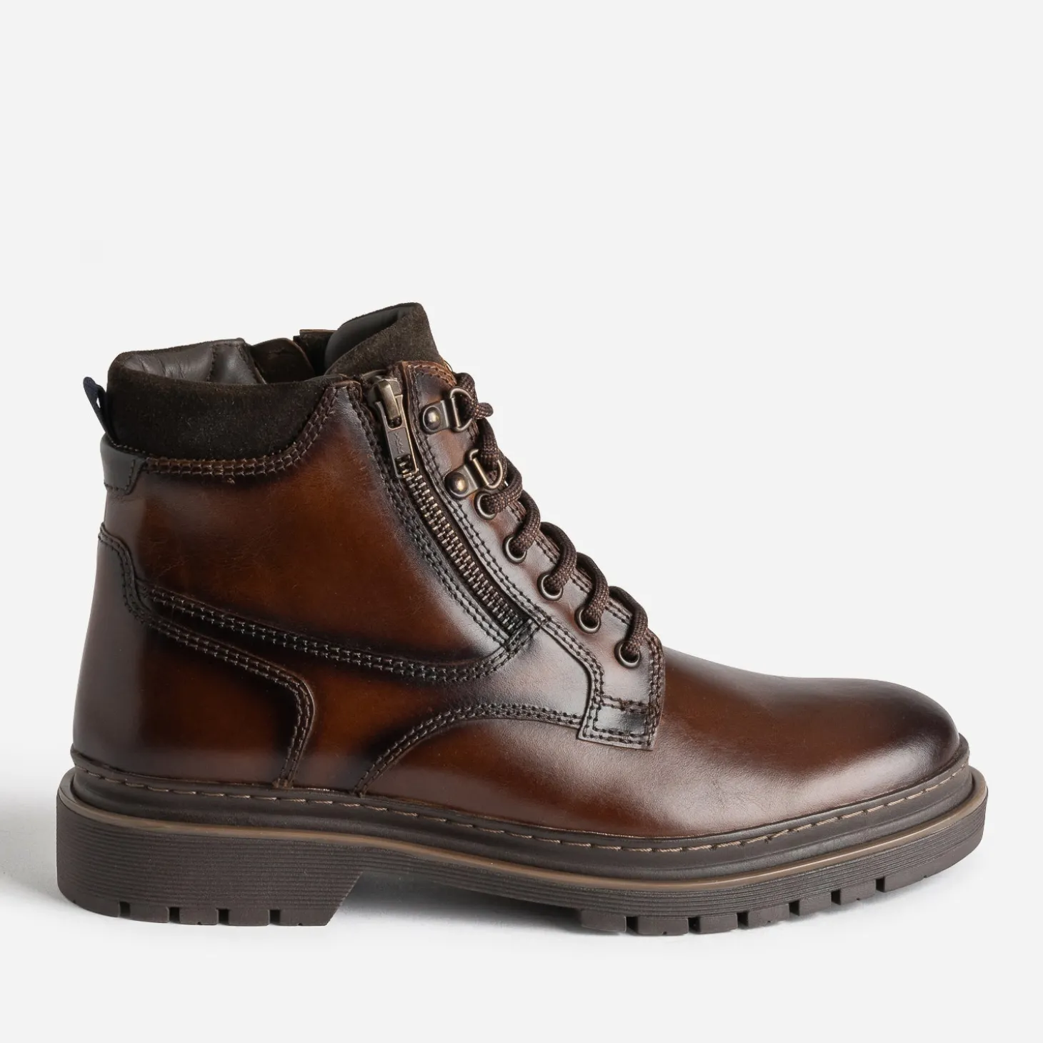 Boots à lacet marron en cuir semelle crantée