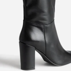 Botte à talon noire en cuir