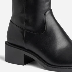 Botte noire