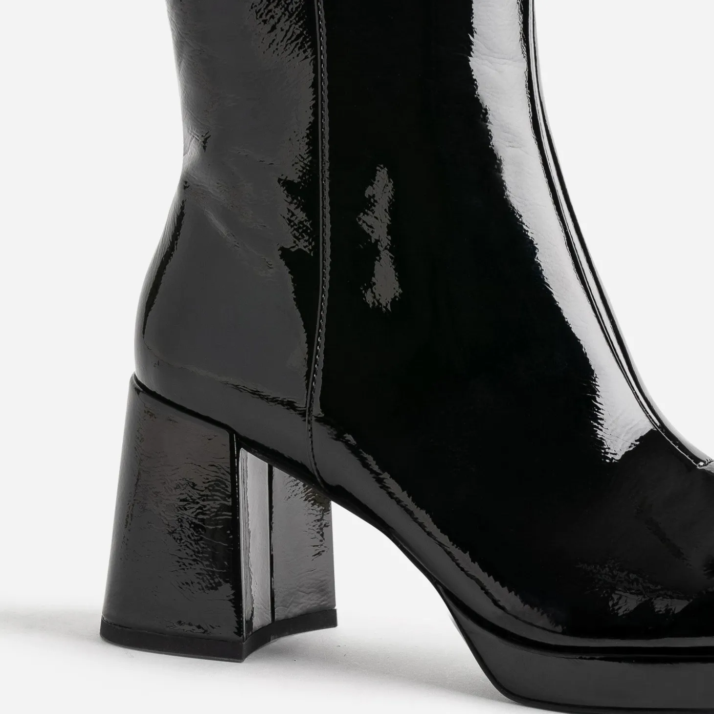 Botte noire éco-conçue vernie à bout carré