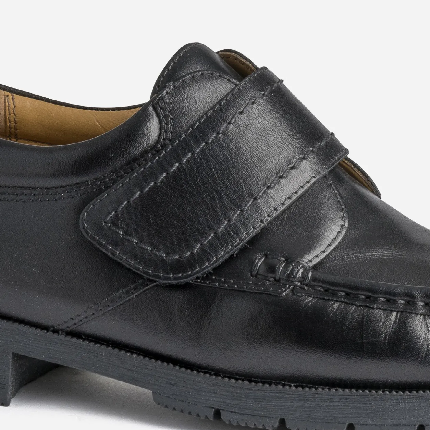 Mocassin noir en cuir à scratch