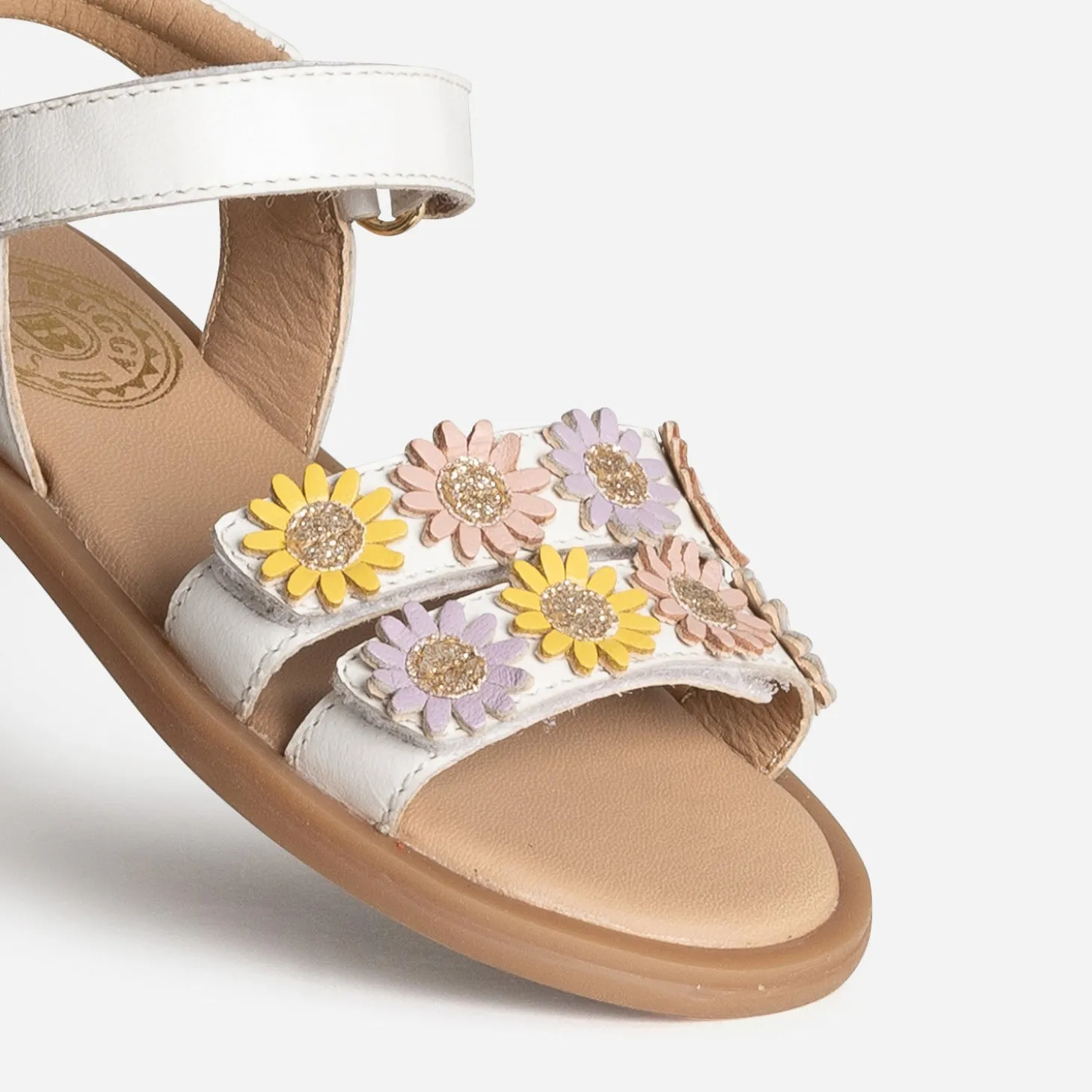 Sandale BUGGY blanche cuir détails fleurs