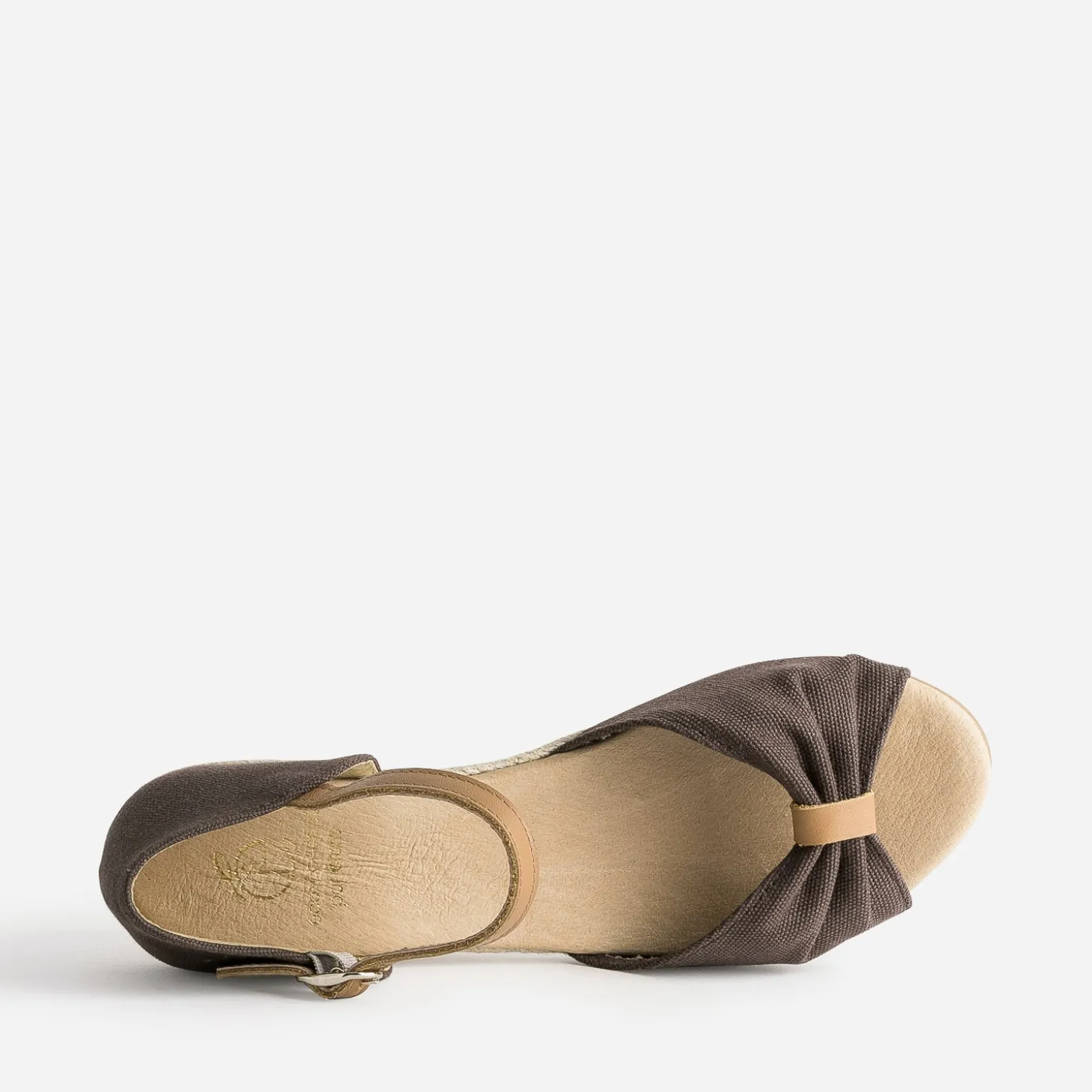 Sandale marron éco-conçue à petit talon compensé